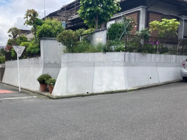 埼玉県入間市　S様　「塀が白く美しく生まれ変わり仕上がりに大変満足です！」
